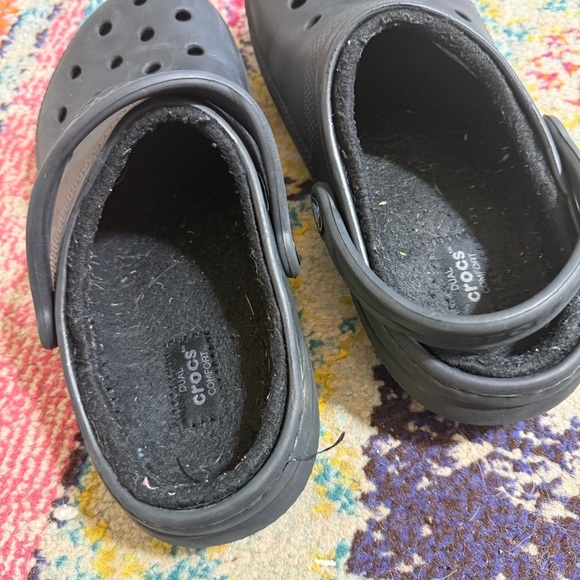Crocs black lined Clogs size 7 - Picture 5 of 5